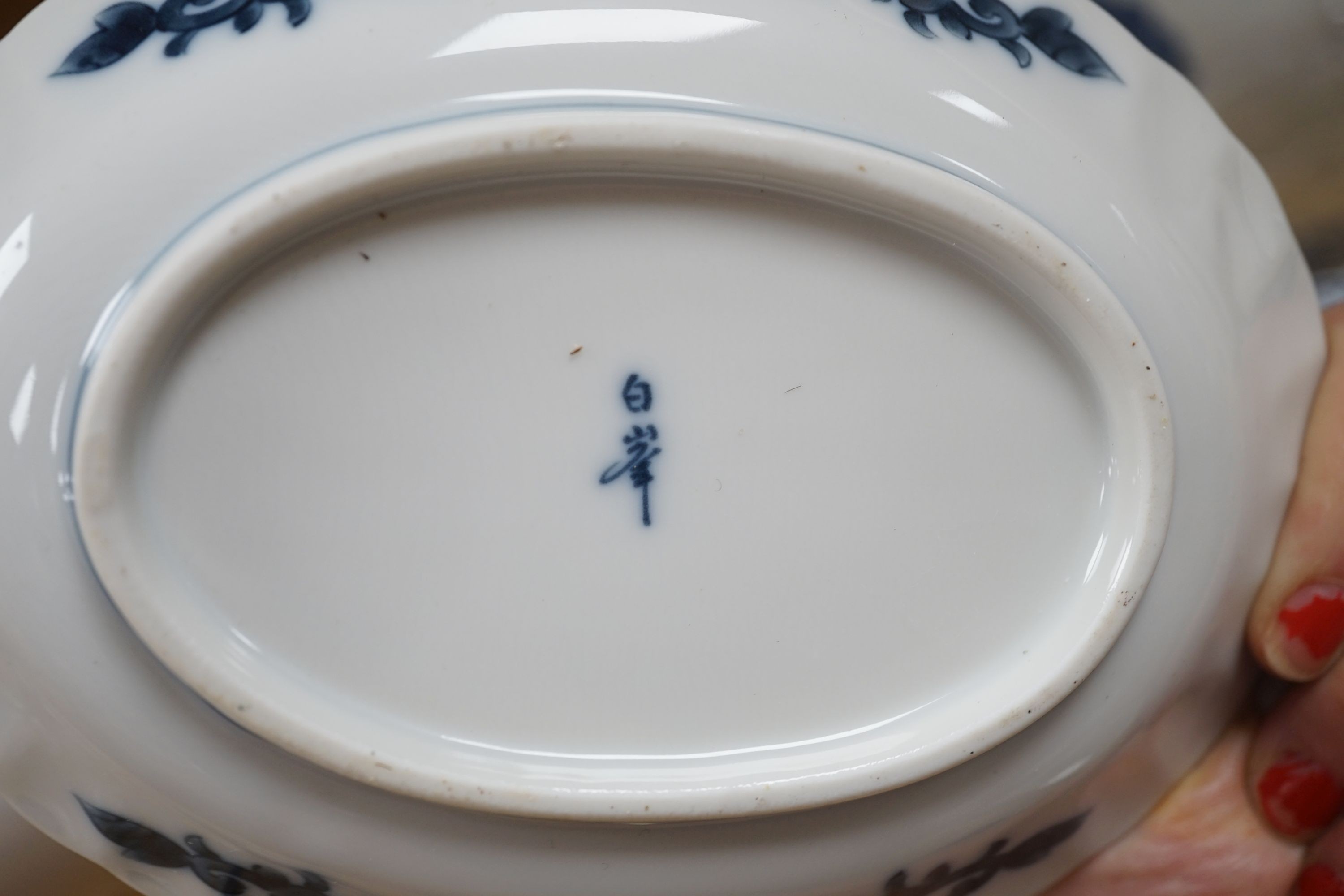 A damaged Chinese blue and white jardiniere and four small dishes, jardiniere 22cms high.